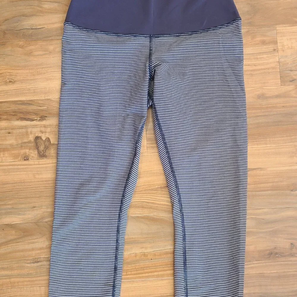 Lululemon Wunder Under Navy White Capri Leggings High Waist Athleisure Size 6/8 - Picture 2 of 4